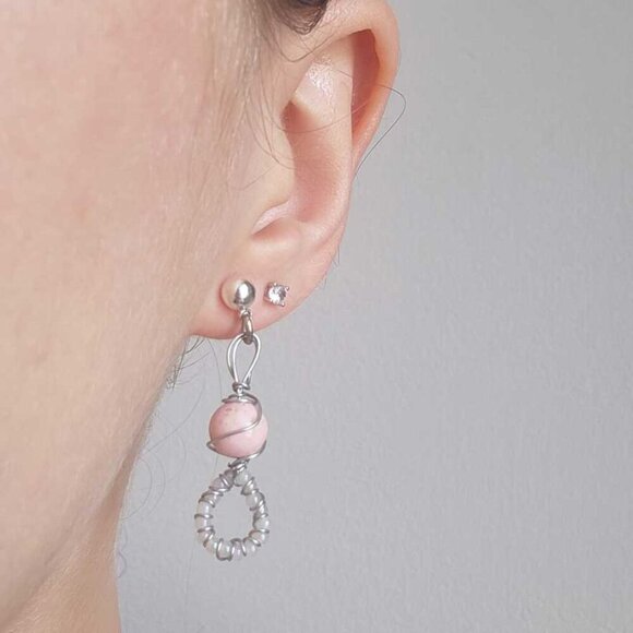 Fairy whimsical pastel pink pearl drop earrings with silver wire and clear beads - Picture 1 of 7